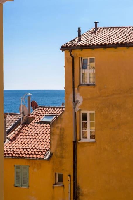 Between The Roofs Of Menton Old Town And The Sea Bagian luar foto