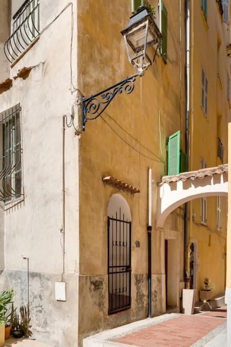 Between The Roofs Of Menton Old Town And The Sea Bagian luar foto